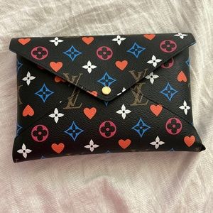 Large game on kirigami Louis Vuitton